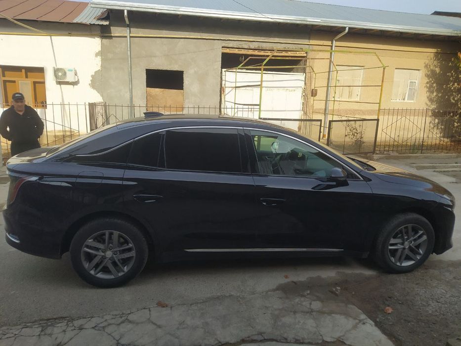 Hongqi e-km5 2025 restailing