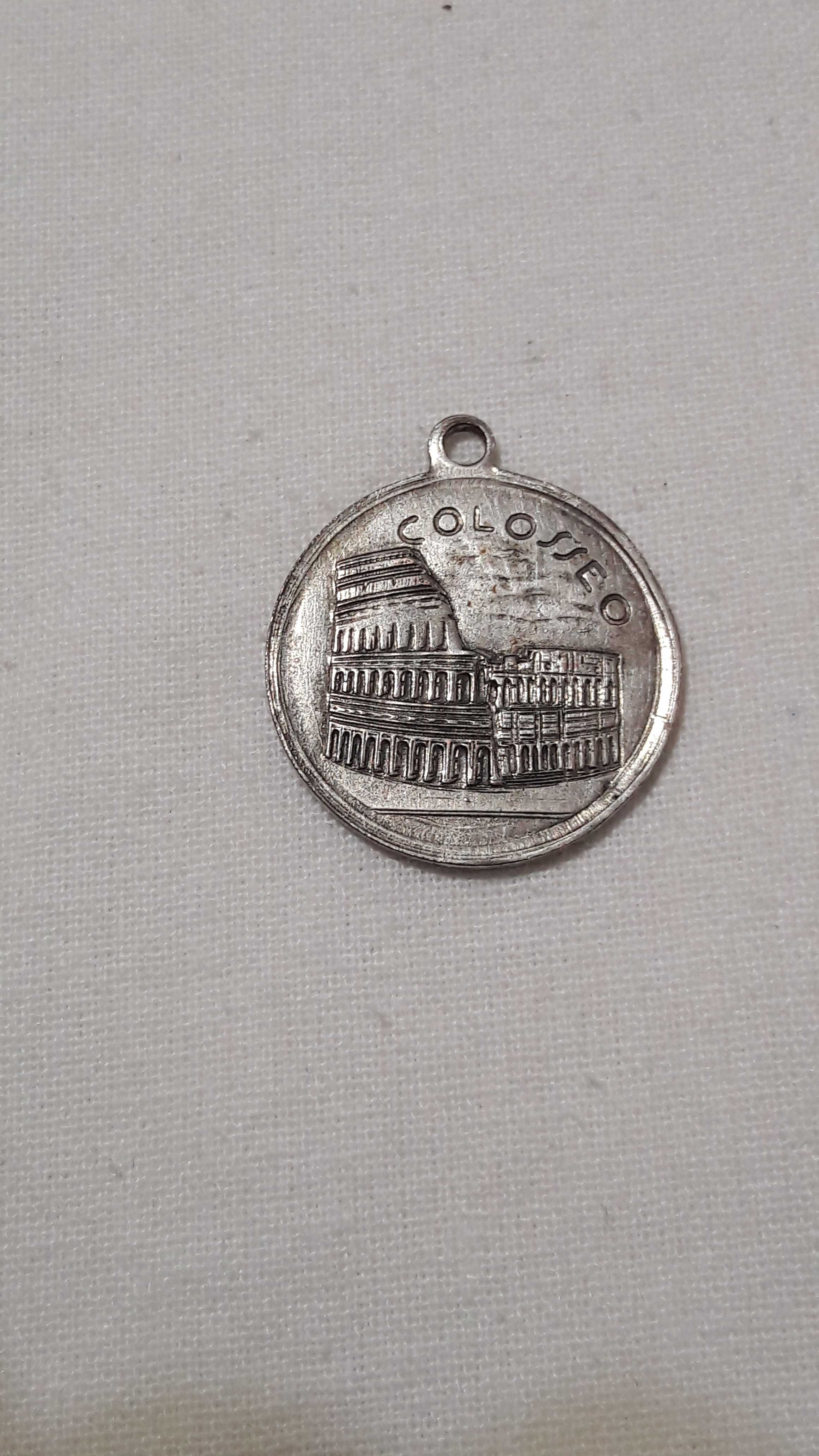 Pandantiv moneda argint vintage anii '40 - Roma Lupoaica si Colosseum