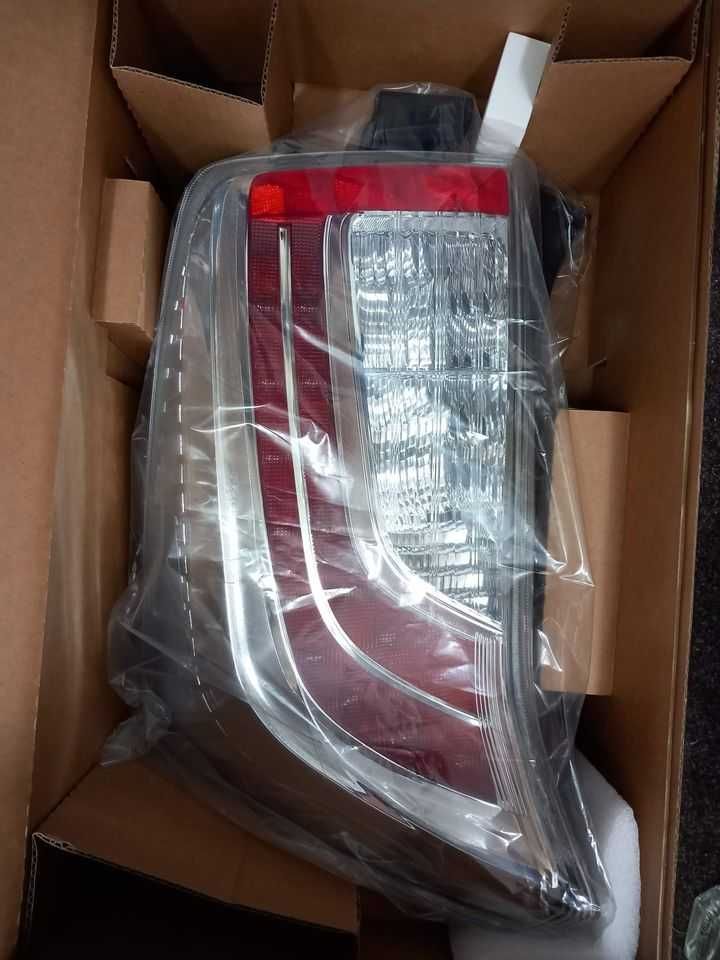 lampa stop spate toyota prius vindem orice piesa prius noua