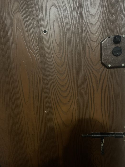 Продам железную дверь