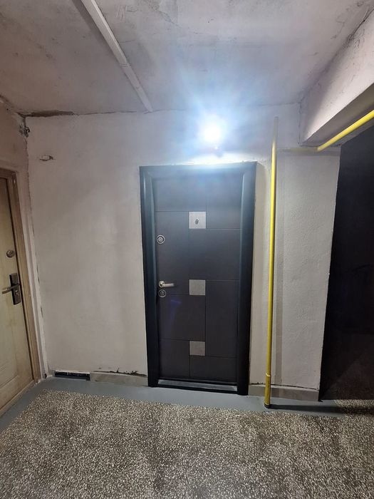 Vând garsoniera in vulcan