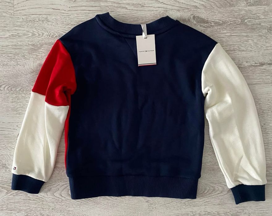 Pulover nou copii Tommy Hilfiger. NOU, cu eticheta. 7 ani 122 cm