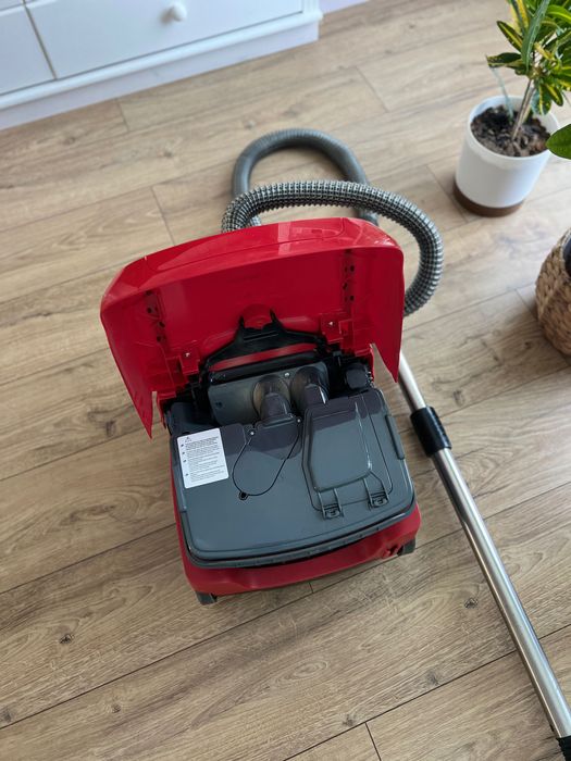 Aspirator Bosch Pet pro cu spalare BWD 421