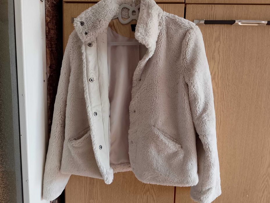 Пухкаво палтенце only, с лека забележка - 20 лв., М