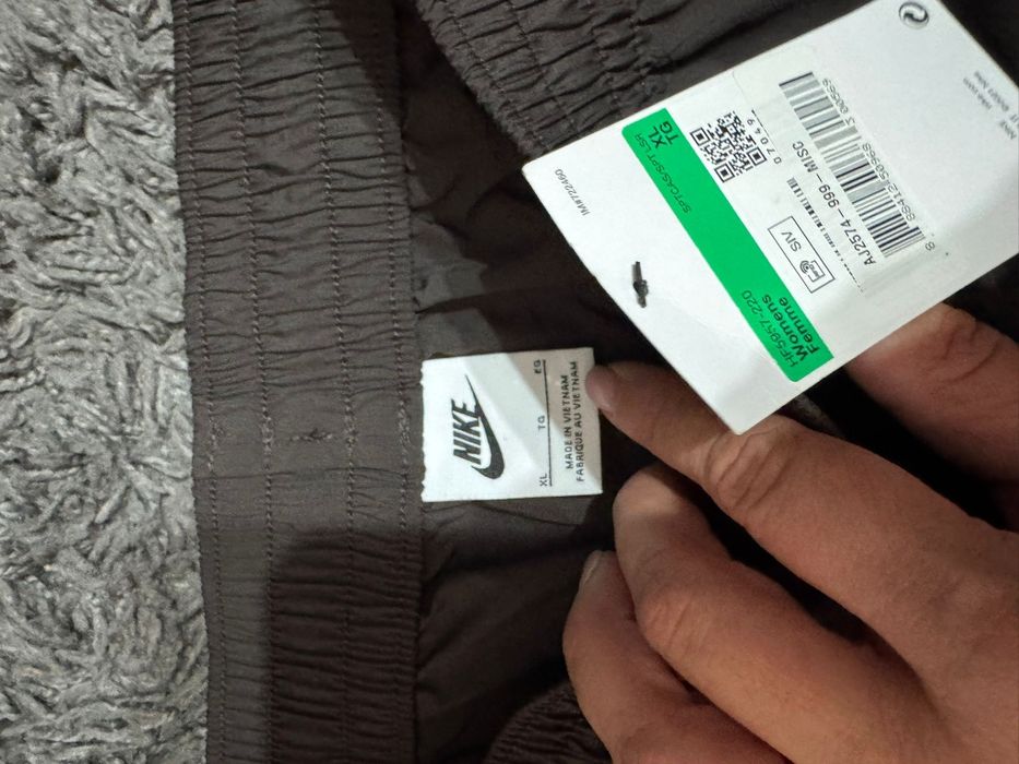 Pantaloni trening nou cu etichetă Nike mărimea XL