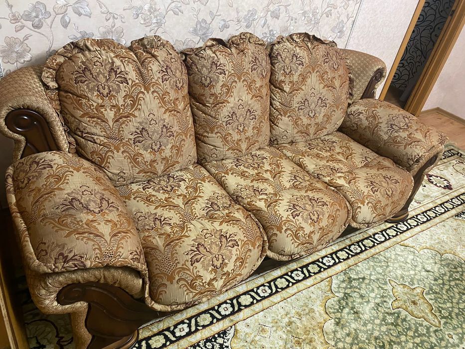 Диван раскладной и два кресла