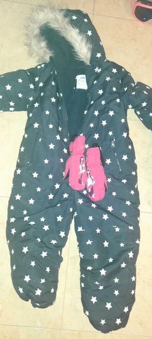 Топло зимно облекло и стилна ски екипировка за деца