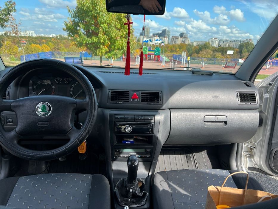 Vând Skoda Octavia 1.6