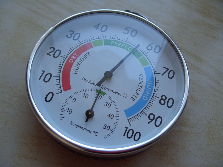 Висококачествен измервател на влажност и температура