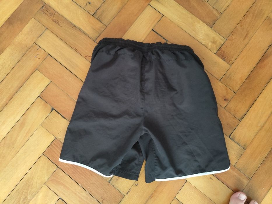 Vând pantaloni puma scurți