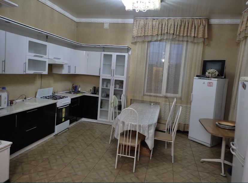 Продам просторный коттедж в два уровня в рабочем поселке