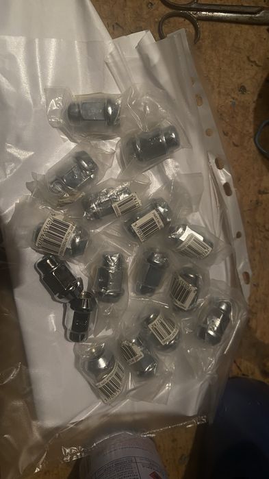 Хромирани Гайки за джанти на форд фиеста мк4-5