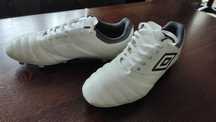 Бели бутонки Umbro