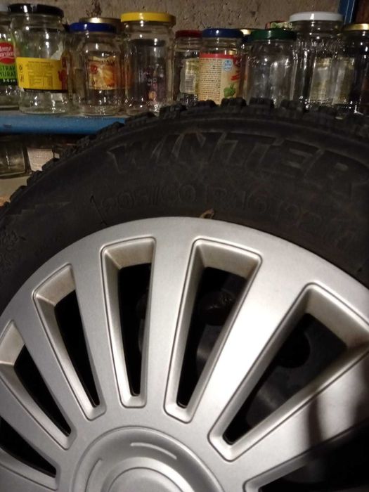 Vand 4 anvelope iarna + jante pt  RENAULT CAPTUR