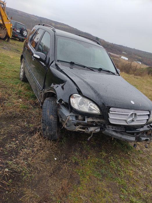 Vând Mercedes Ml 2.7