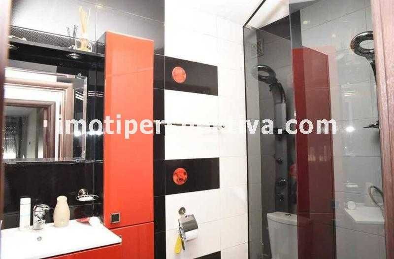 Продава се Тристаен апартамент в Пловдив, Христо Смирненски - 128 кв.м за 1438 €/кв.м - Снимка #12