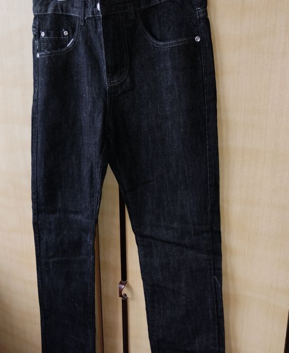 Нови мъжки дънки.