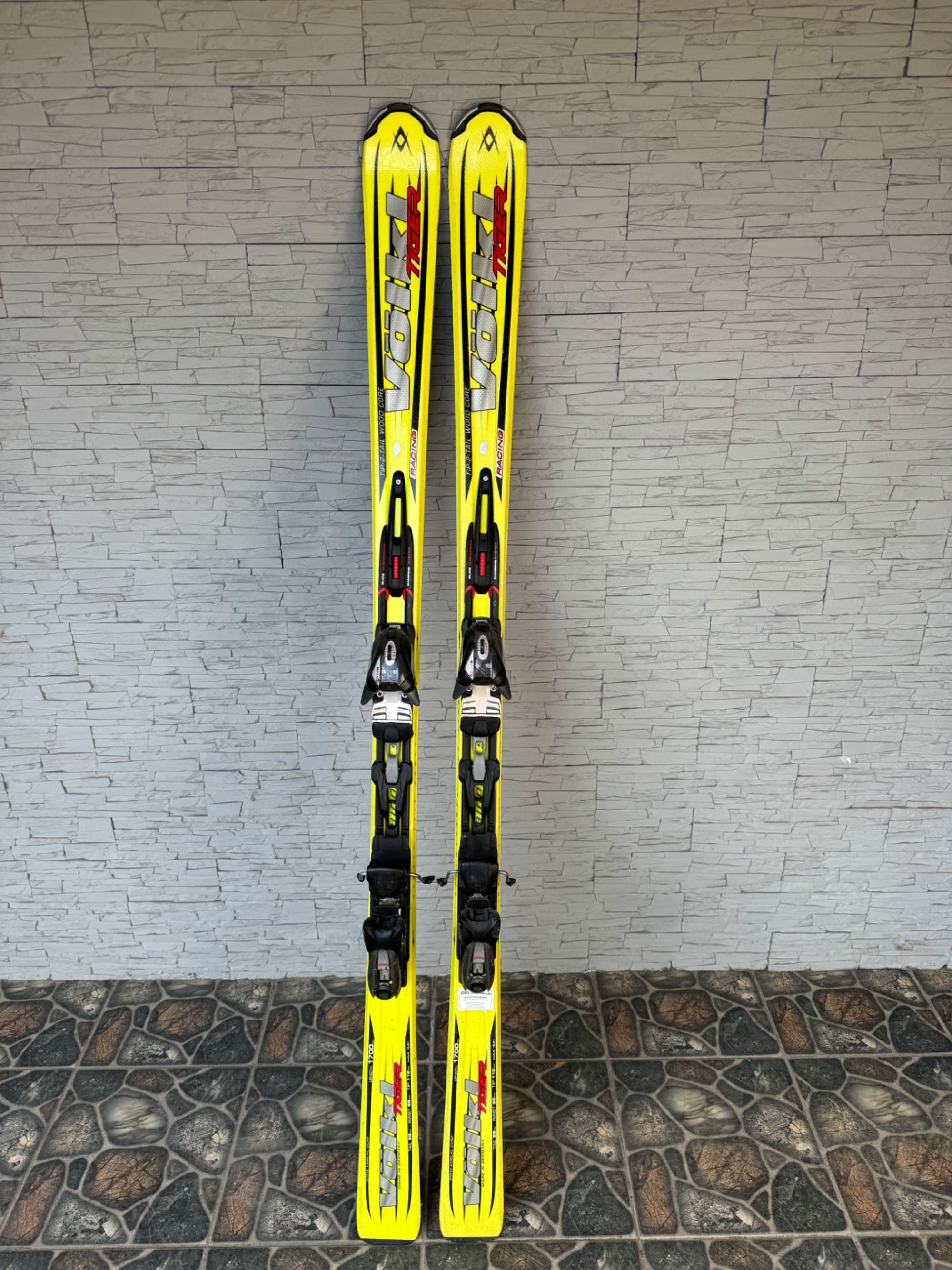 Schiuri Volkl Tiger 170cm Skiuri tip-2-tail wood core