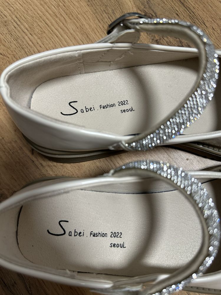Туфли для девочек обувь 33,34 Корея