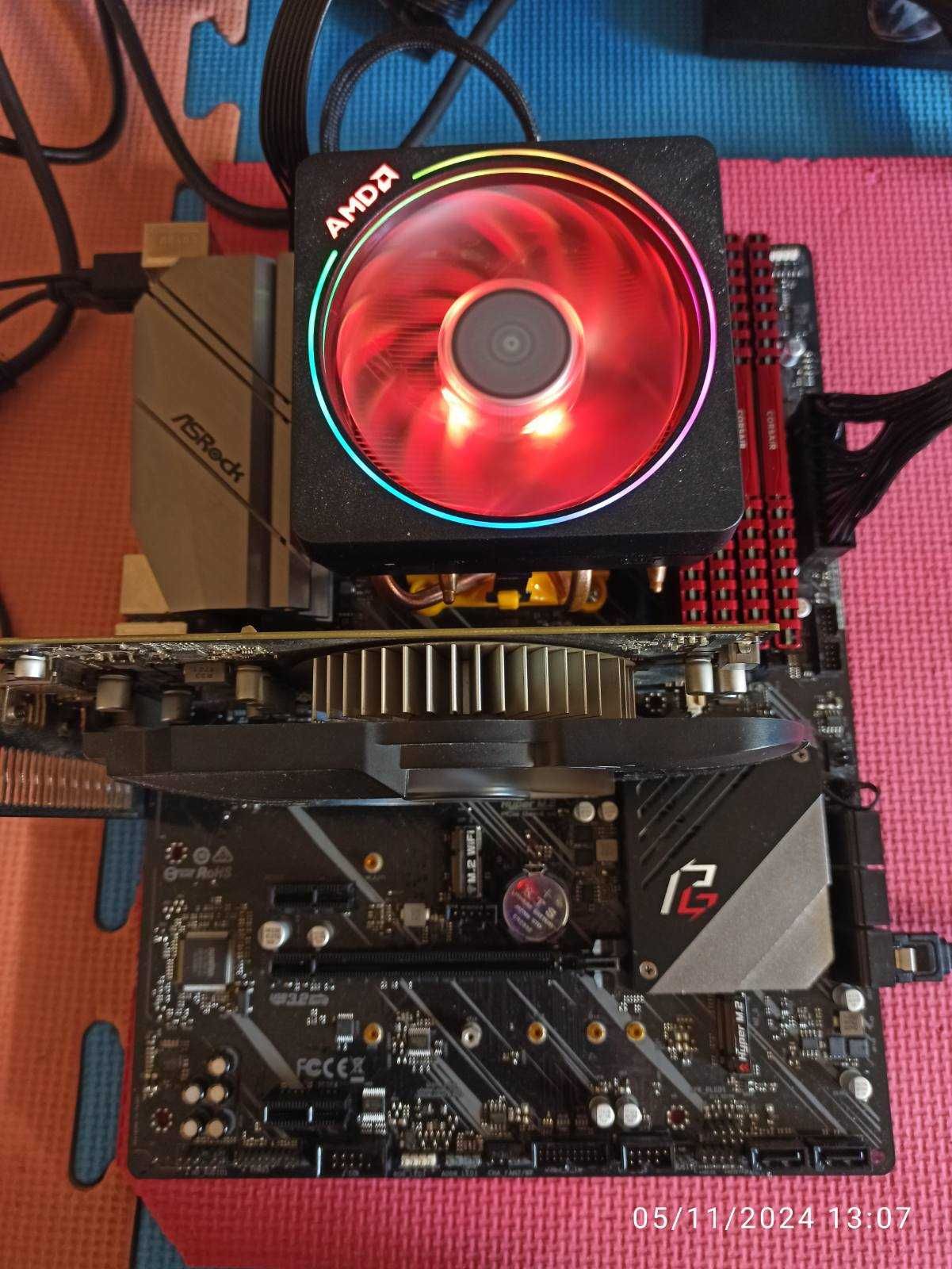 Asrock Phantom Gaming 4 x570 + Ryzen 3600 (bundel)