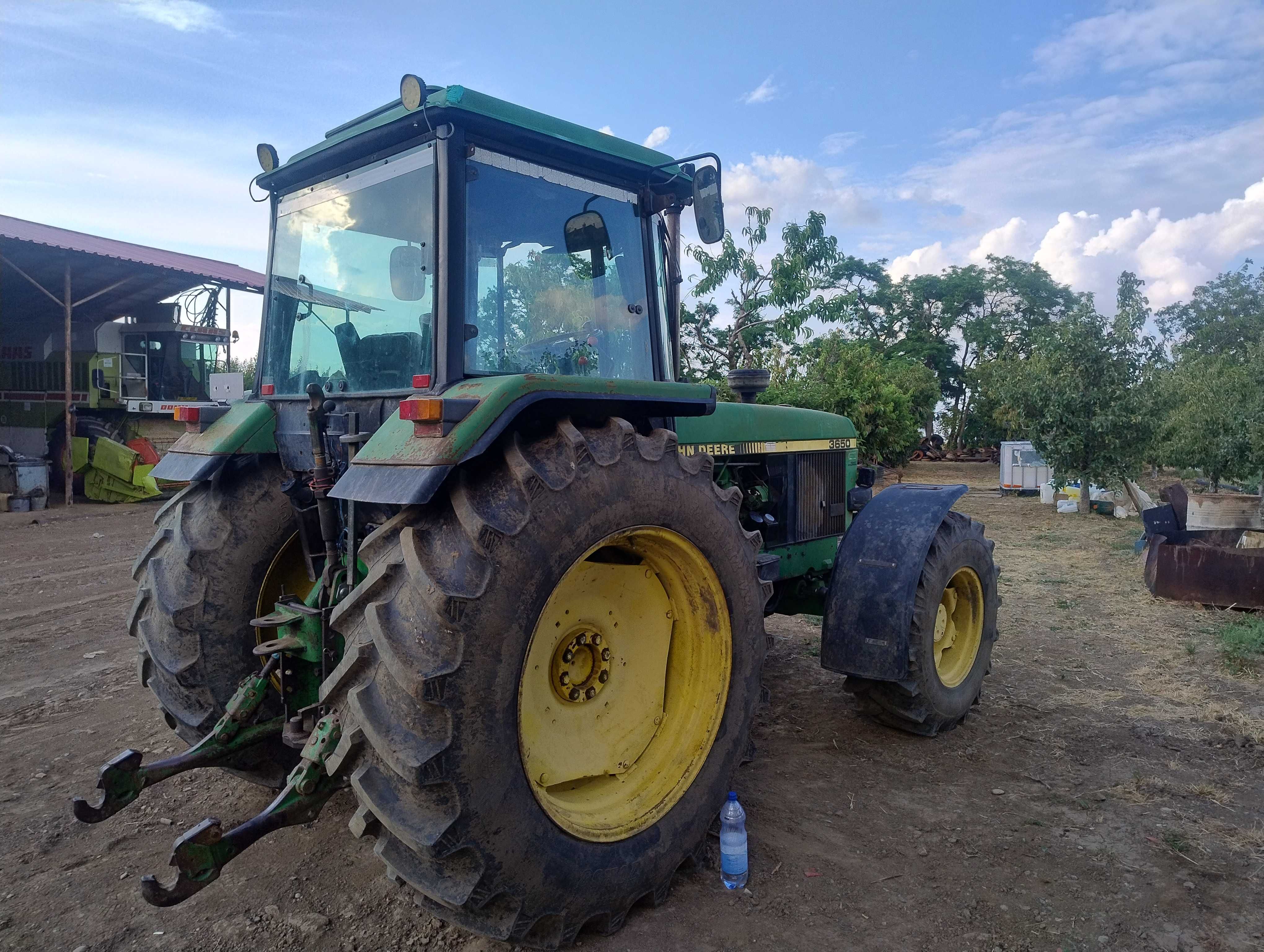 Vând urgent tractor John Deere 3650