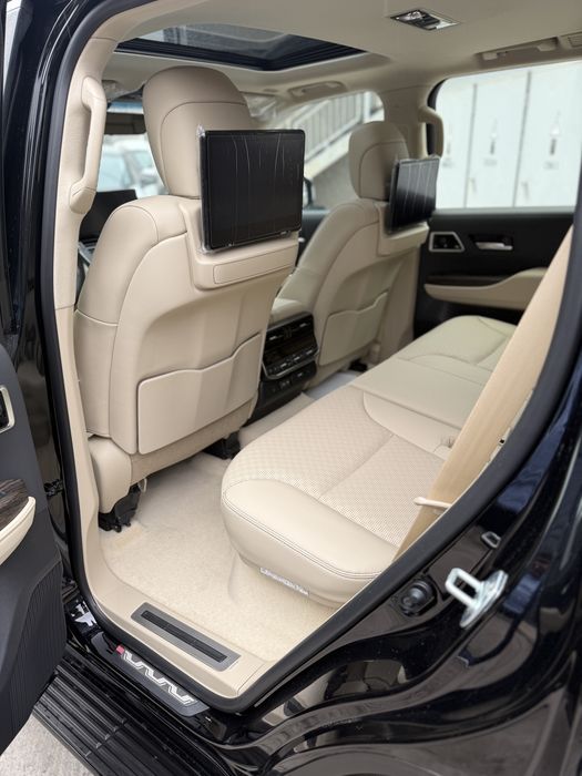 Toyota land cruiser 300