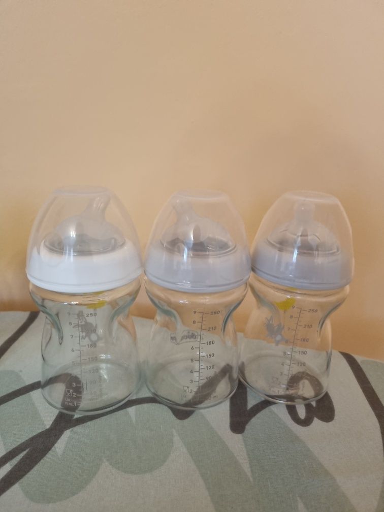 Стъклени и пластмасови шишета Chicco за новородено