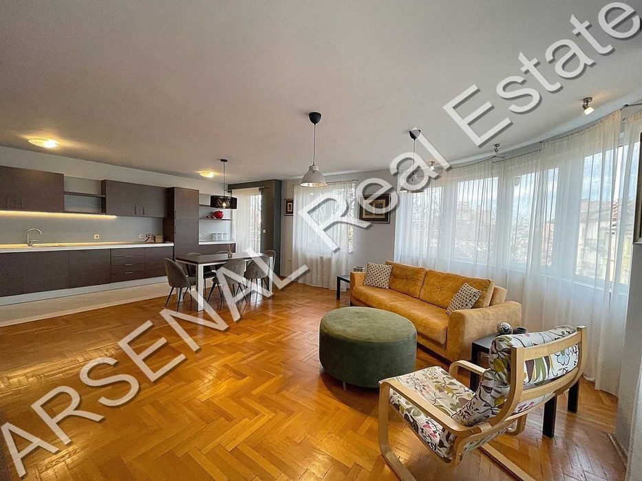 Тристаен апартамент под наем, Център