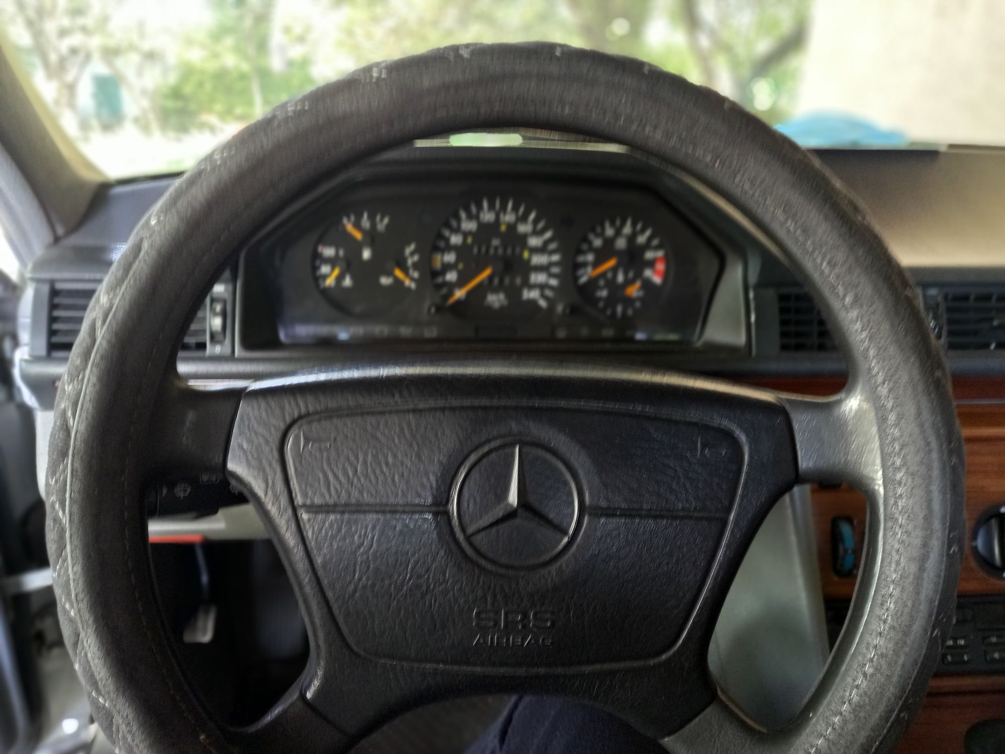 Mercedes E260 год 1992