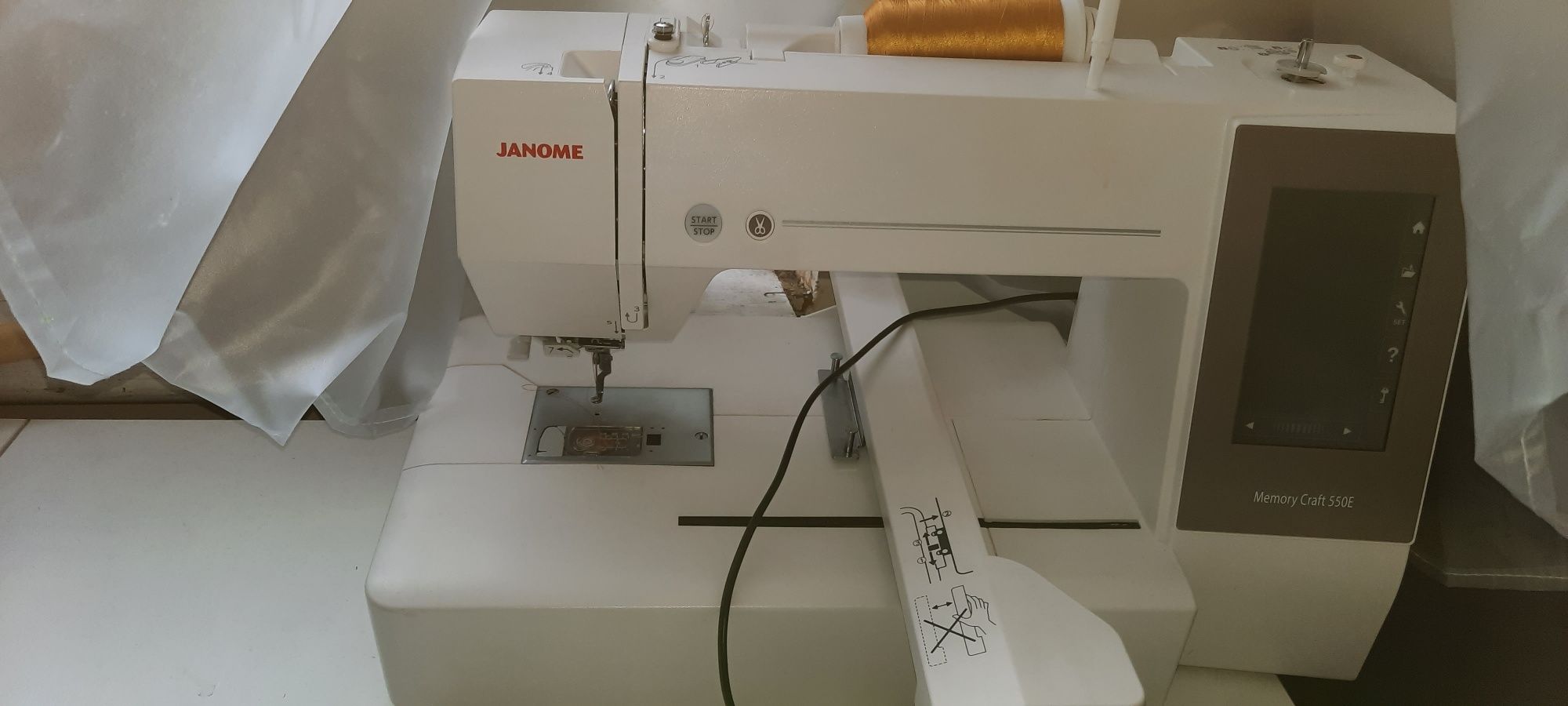 Продам вышивальную машину Janome Memory Craft  550E