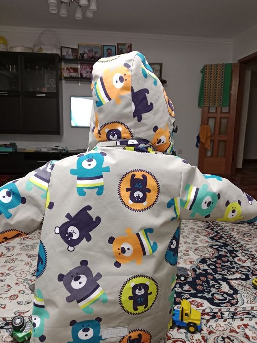 Продам детскую куртку демисехон