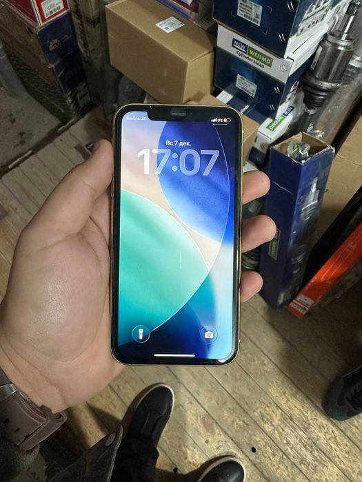 Iphone 11 sariq 64gb