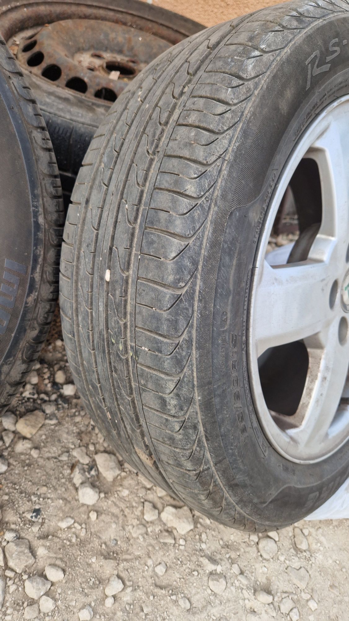 Алуминиеви джанти 15 цола с летни гуми 185/60R15