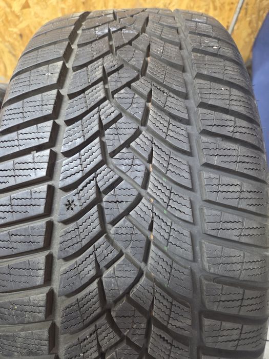 Anvelope iarnă Goodyear 225/40R18 set