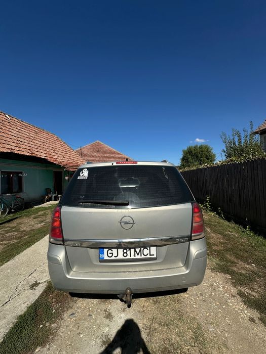 Vând Opel Zafira
