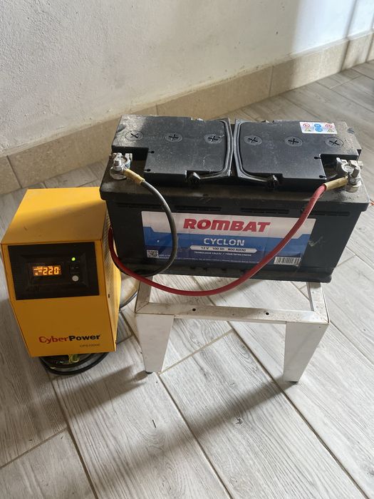 UPS 1000 W cu baterie kit complet.