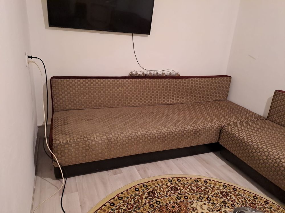 Диваны по 2,5 м  И два кресла