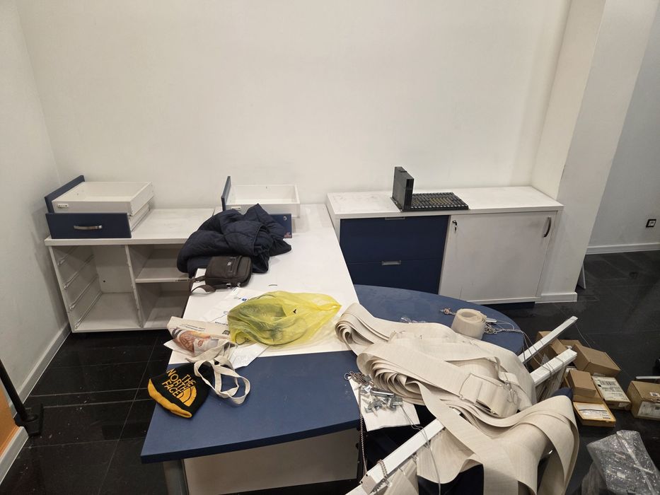 Офис обзавеждане на символични цени