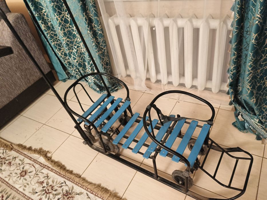 Продам санки для двоих. Состояние хорошее. Матрасики в подарок