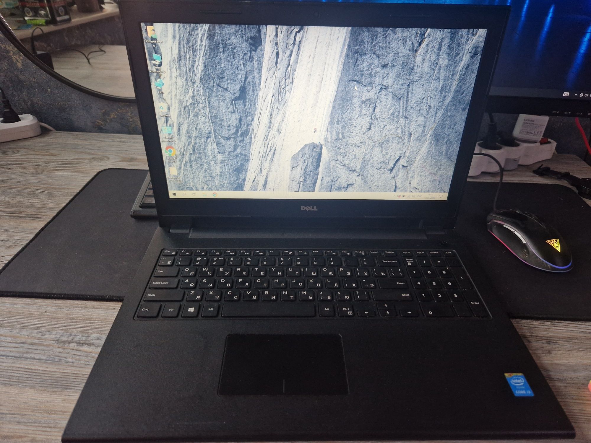 Надежный ноутбук Dell Corei3 SSD работает шустро новый акум
