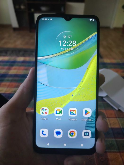 Продавам Motorola moto e13 8RAM 128Gb
