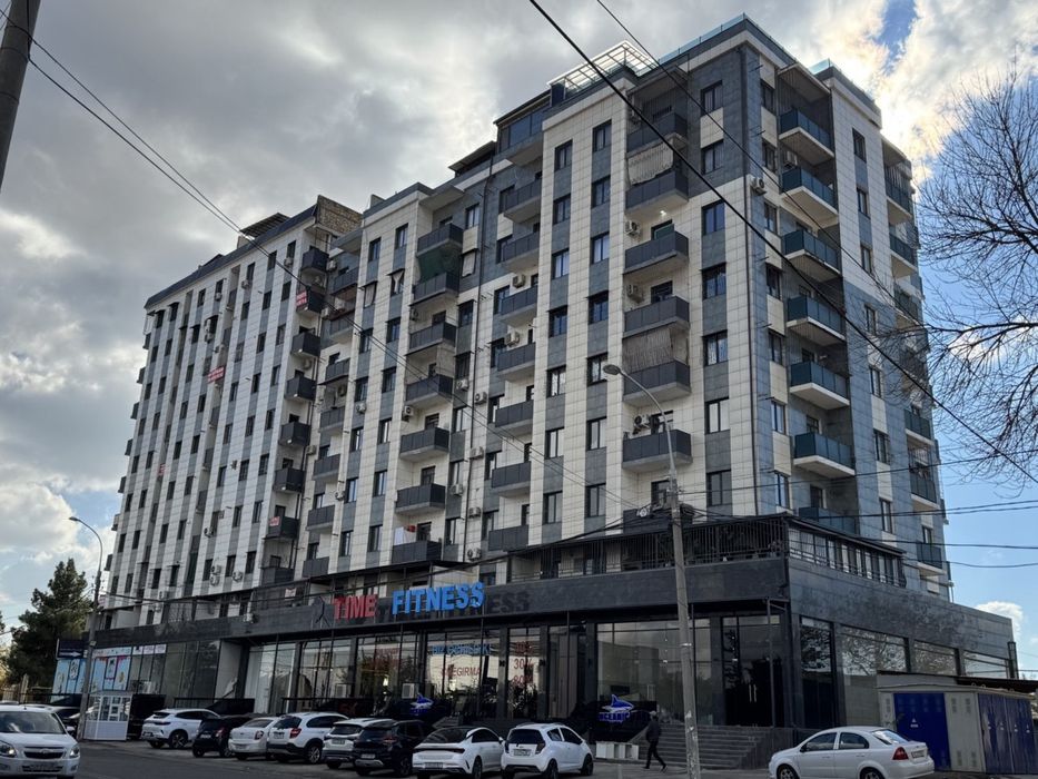 Yangi qurilgan 3 xonali uy sotiladi.