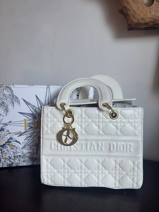 Lady Dior bag/чанта в бяло