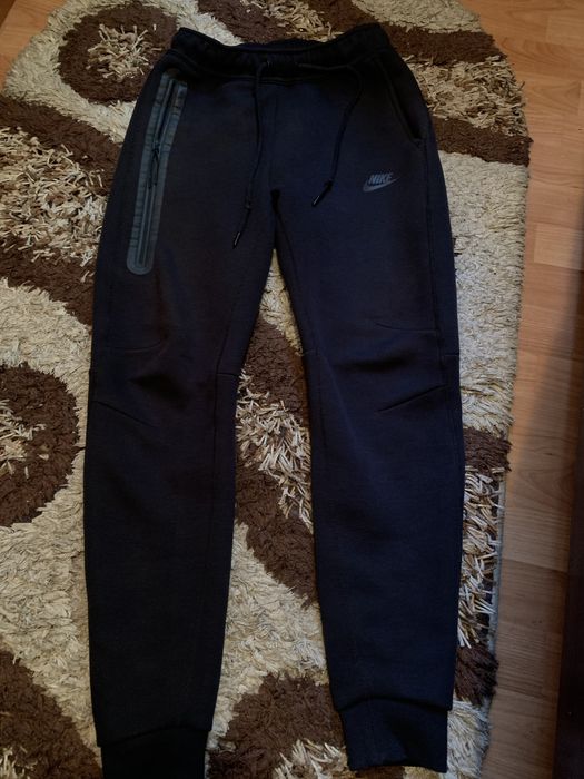 Pantaloni Nike Tech