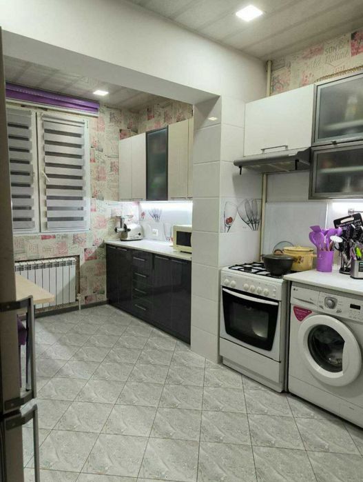 Квартира продаётся Чиланзар 14 квартал 2в3/3/4 улучшенная 60м2 школа