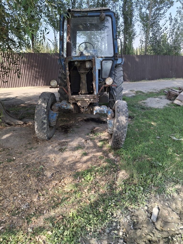 Traktor  sotilad srochna 82.1Mtz