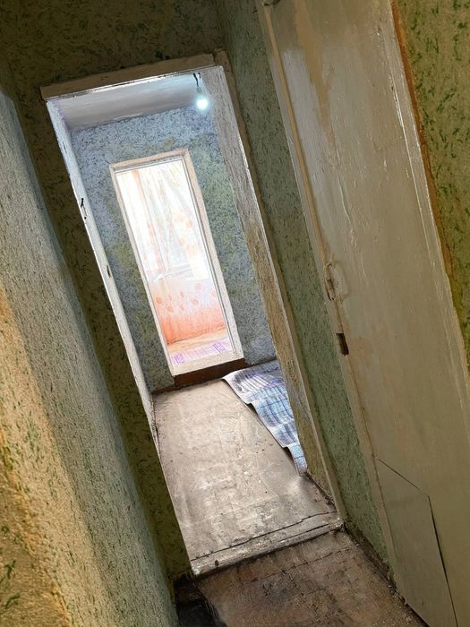 Ohangaron evalikda 1 xonalik uy sotiladi srochna