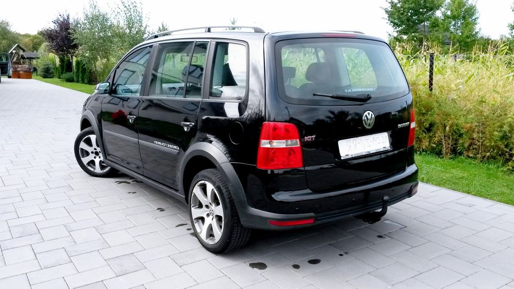 Vând -Touran cross- 1.9tdi -super pret- negociabil.