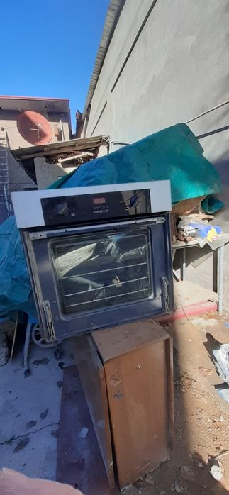 Встроенная Духовка (hotpoint) срочно продаю