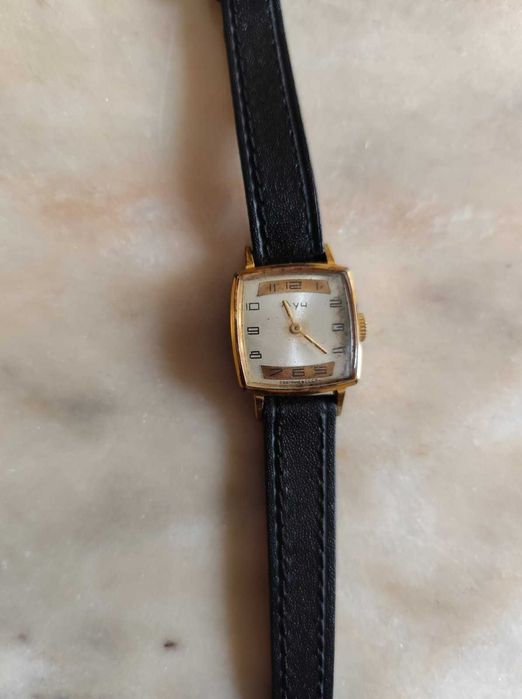 Часовник ЛУЧ дамски